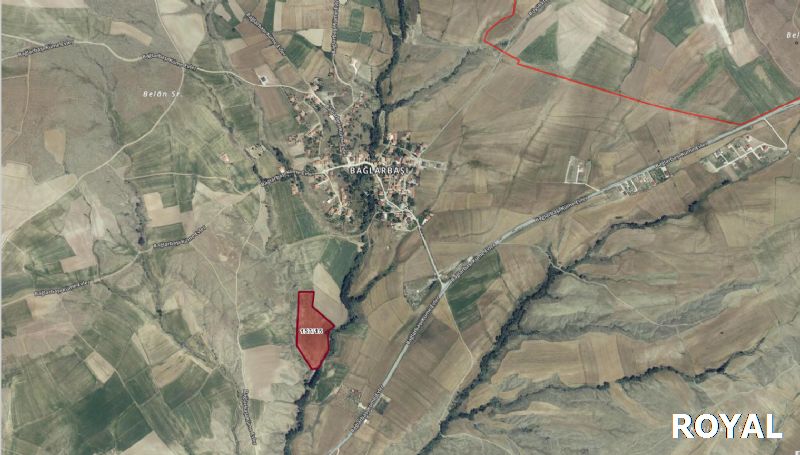 ROYAL'DEN BAĞLARBAŞINDA SU KENARI VE YOLA YAKIN 22 DÖNÜM ARAZİ