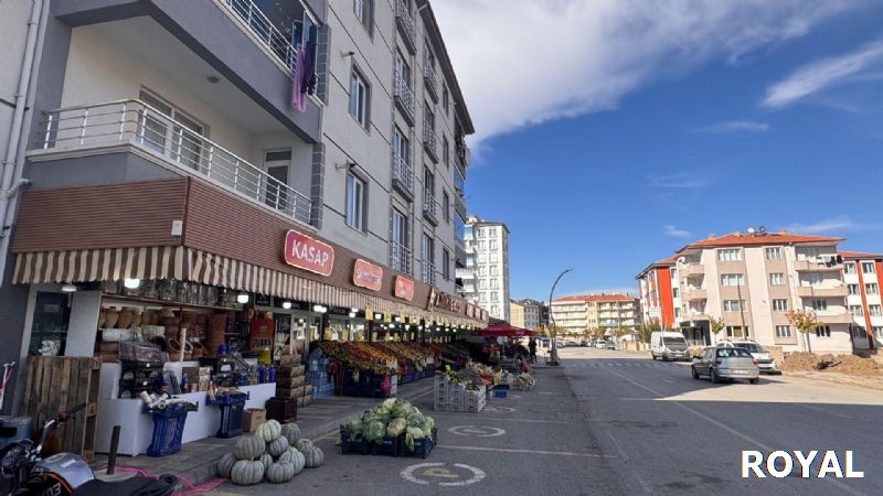 ROYAL'DEN İŞLEK CAD.ÜZERİNDE OTOPARK SORUNU OLMAYAN DÜKKAN